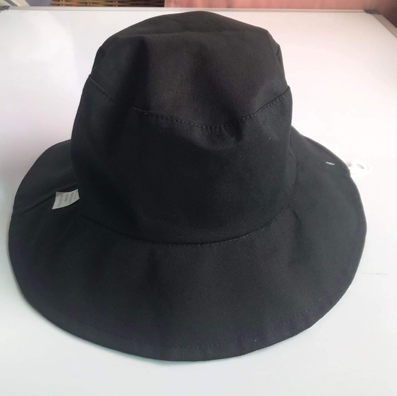 Reversible Bucket Ying Yang black heart polyester hat - Picture 5 of 10